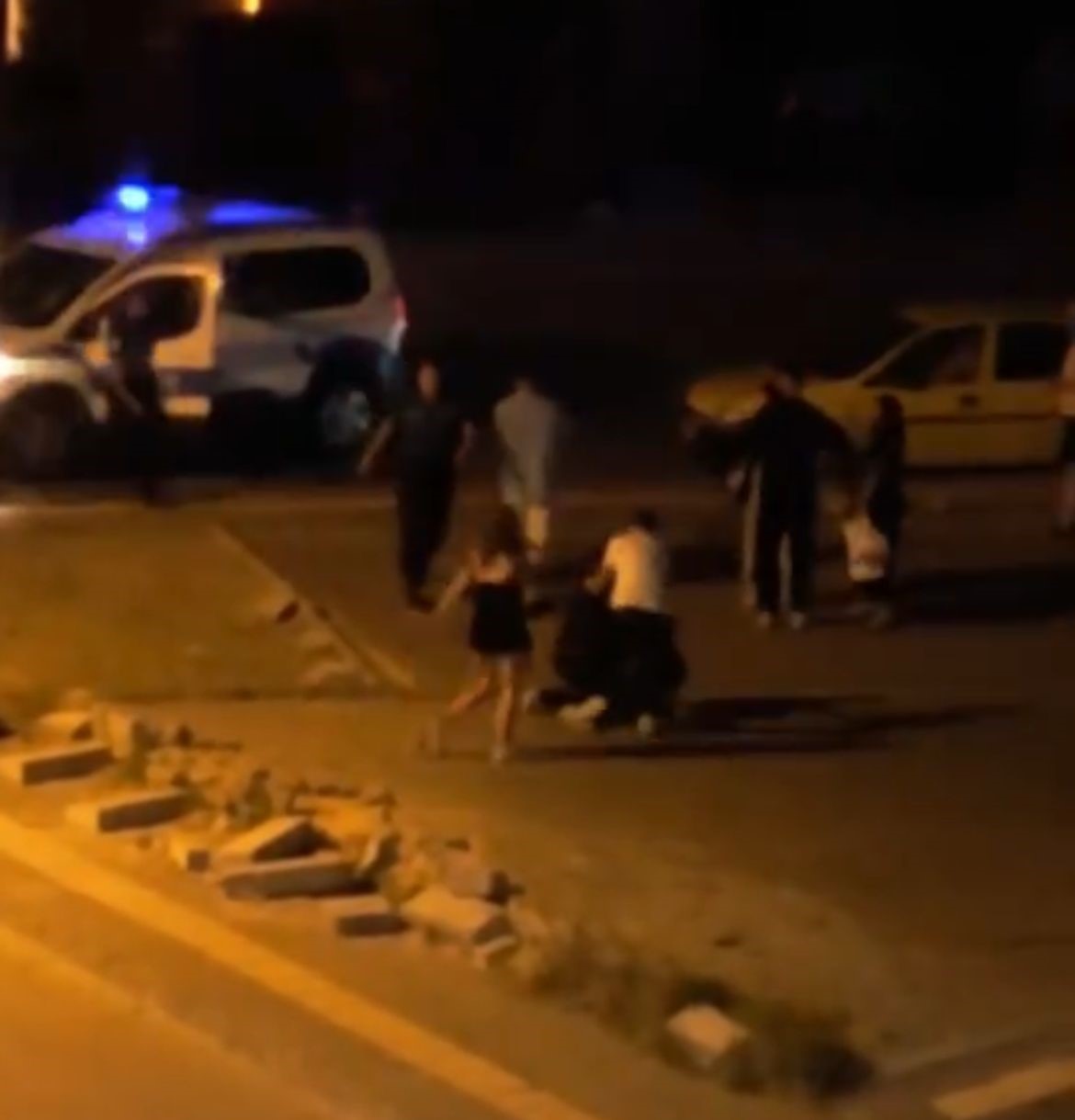Bursa’da gençler arasında kavga: Cadde boks ringine döndü 