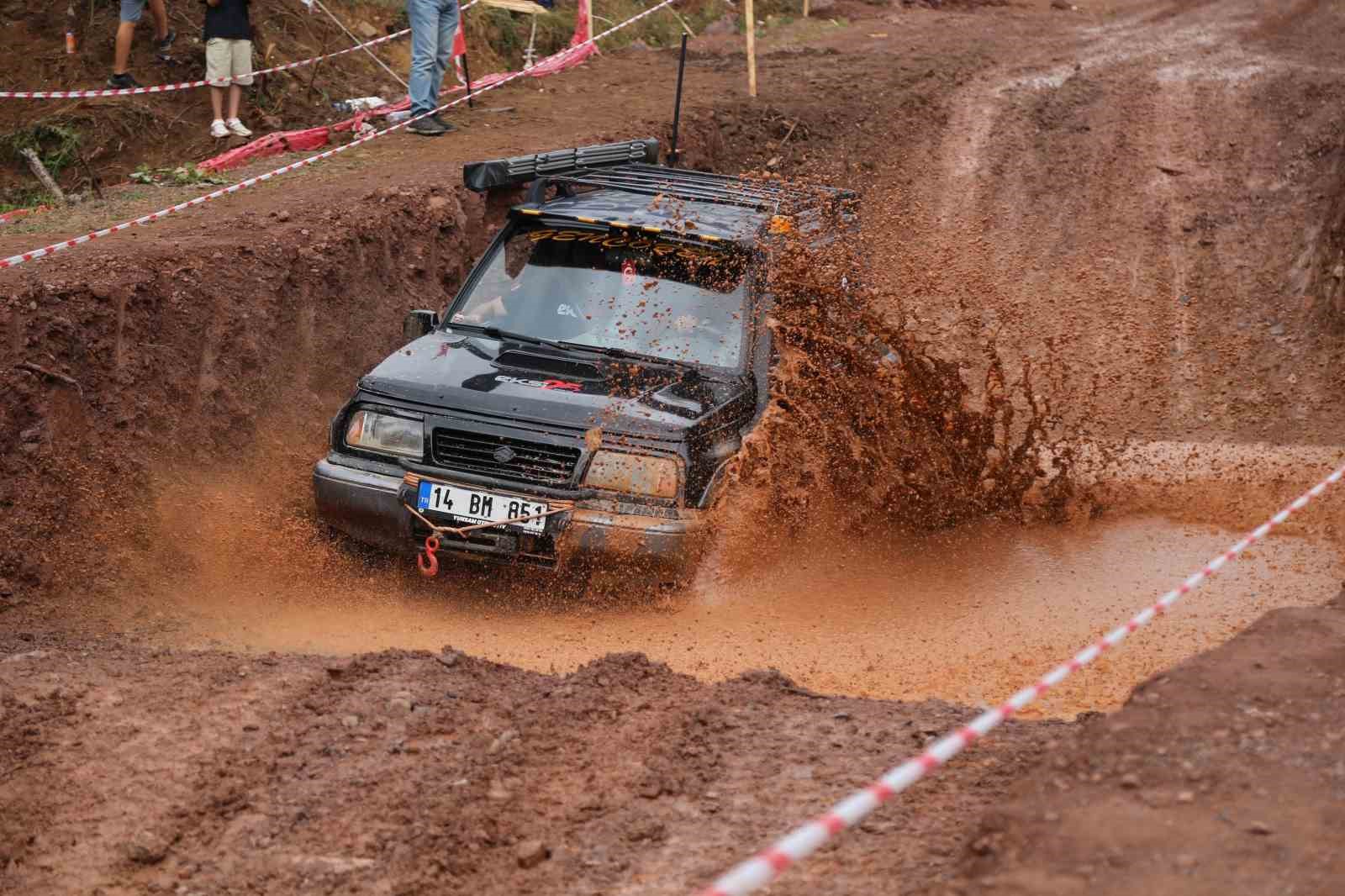 Artvin’in Kafkasör Yaylası’nda nefes kesen off-road heyecanı 