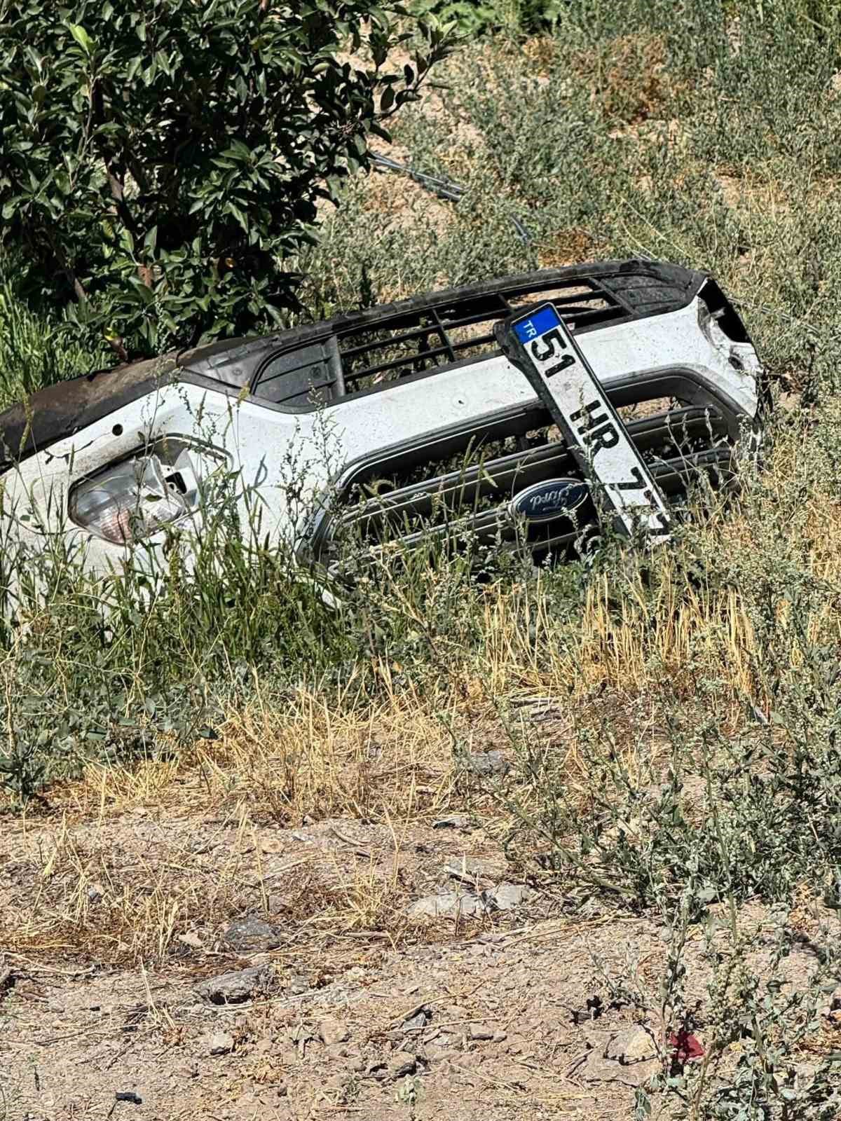Otomobiller çarpıştı: 1 ölü 7 yaralı 