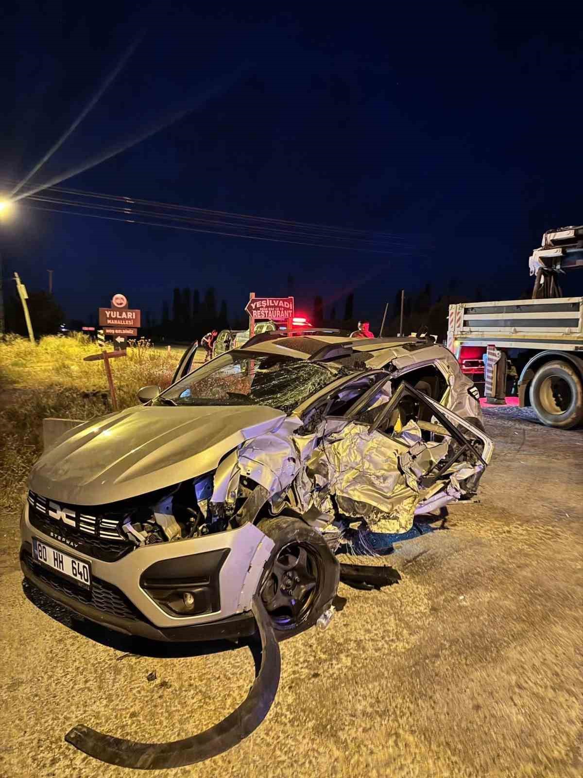 Otomobiller çarpıştı: 1 ölü 7 yaralı 