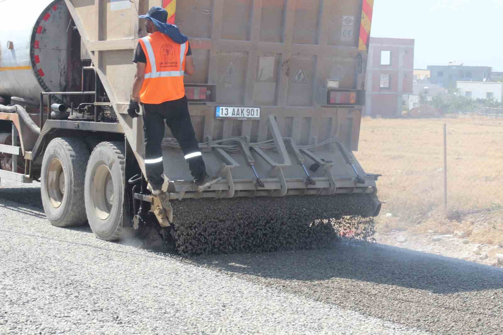 Siirt Valisi Kızılkaya mahalle toplantılarında vatandaşlarla bir araya geliyor 