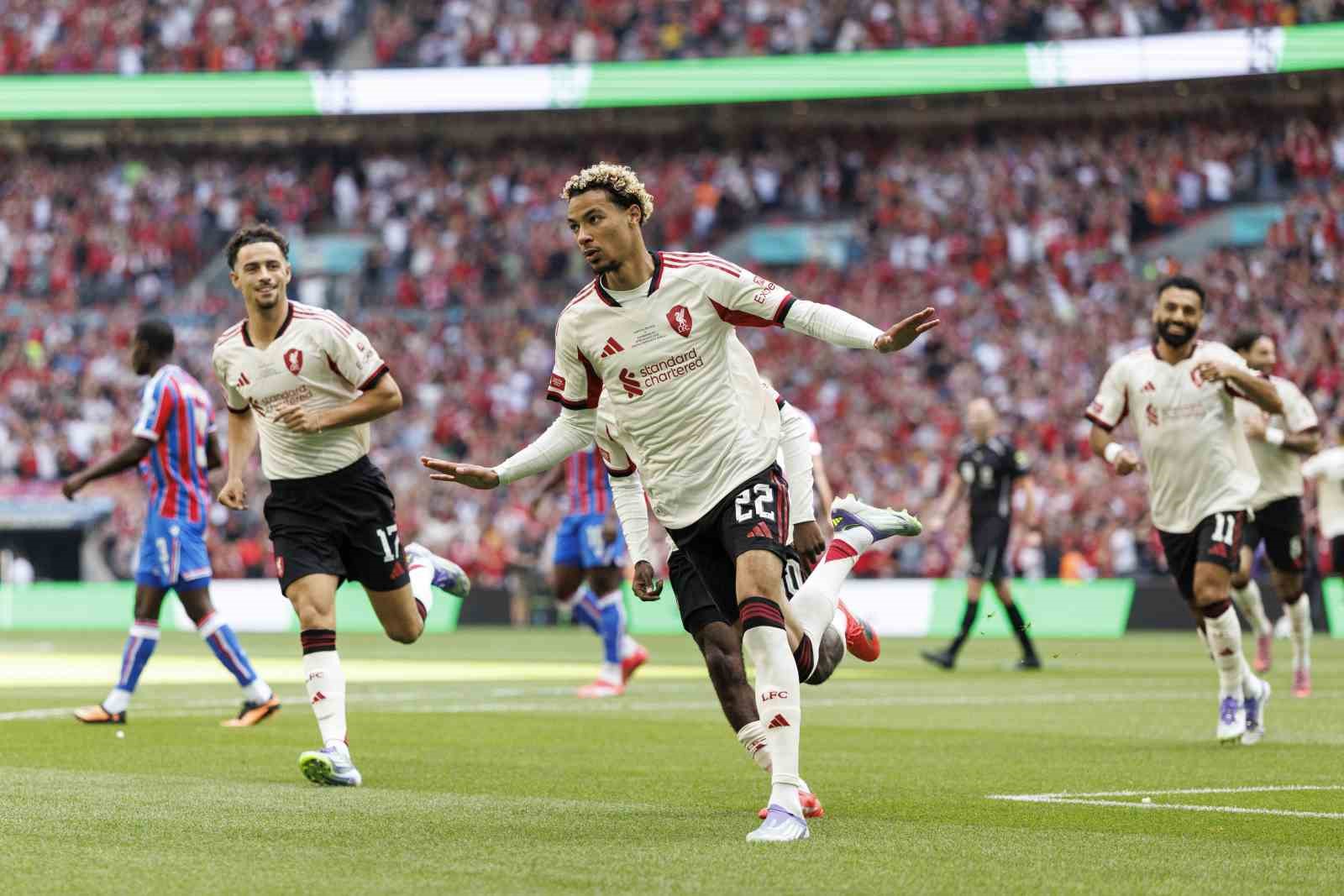 Crystal Palace, tarihinde ilk kez Community Shield şampiyonu oldu 