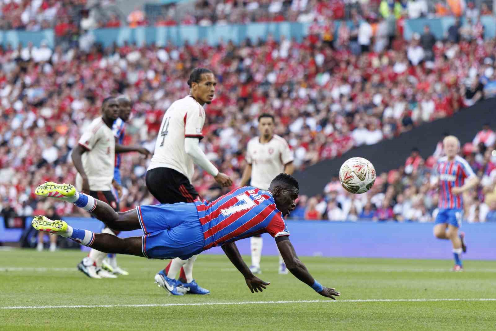 Crystal Palace, tarihinde ilk kez Community Shield şampiyonu oldu 