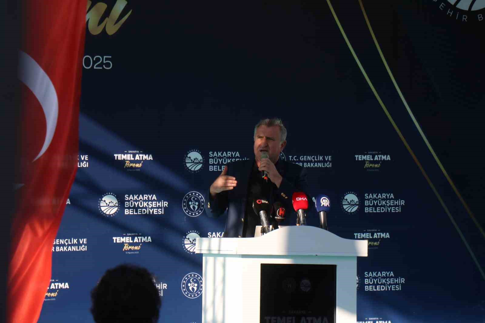 Osman Aşkın Bak: 