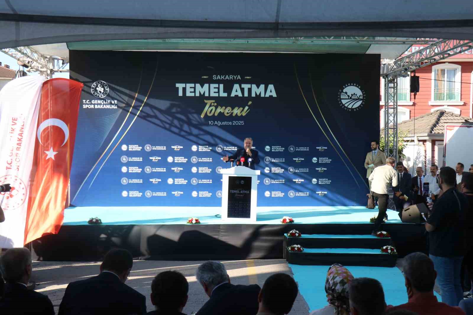 Osman Aşkın Bak: 