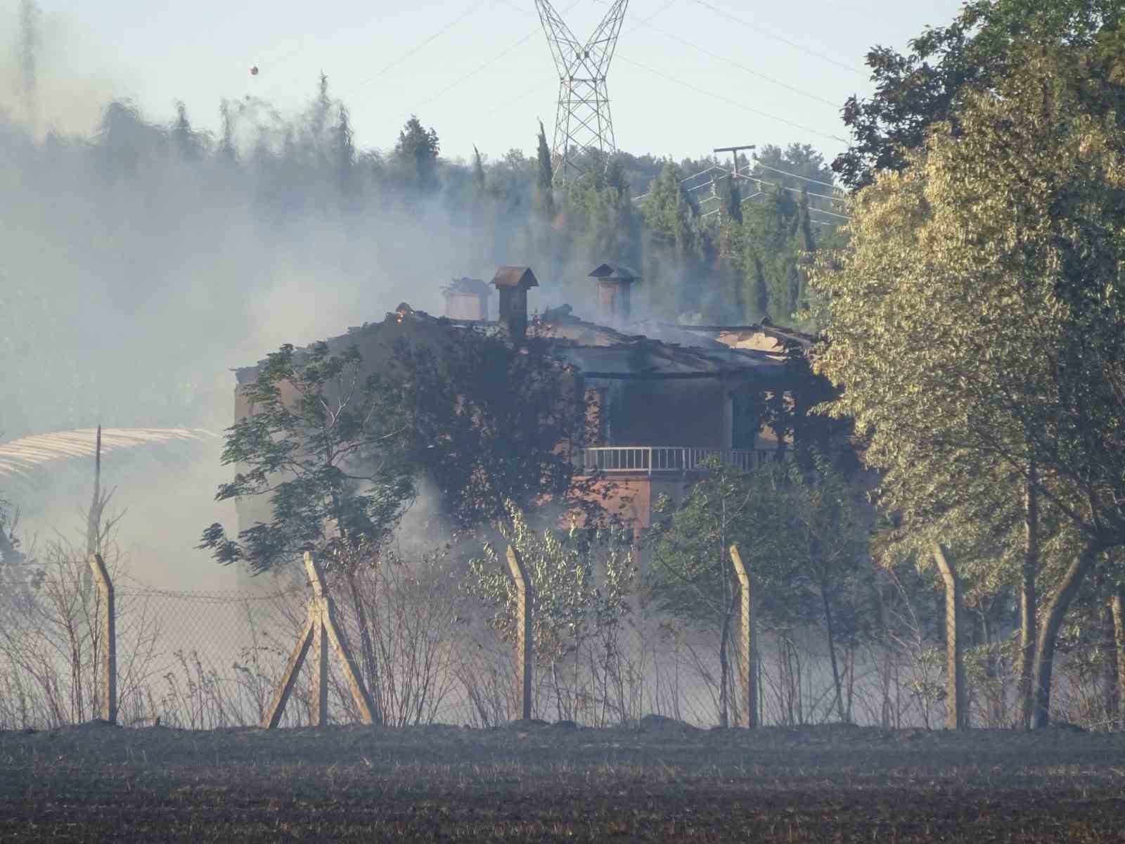 Kırlareli’nde çıkan anız yangında 3 ev zarar gördü 