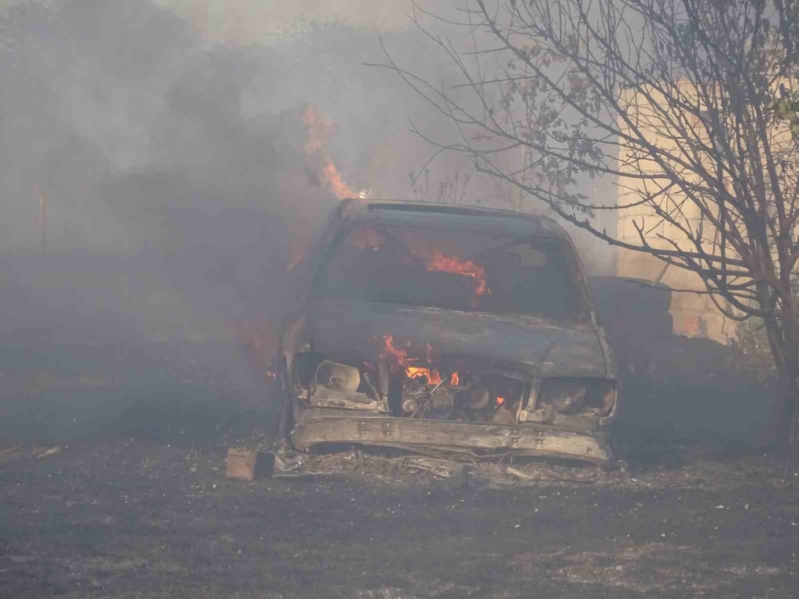 Kırlareli’nde çıkan anız yangında 3 ev zarar gördü 