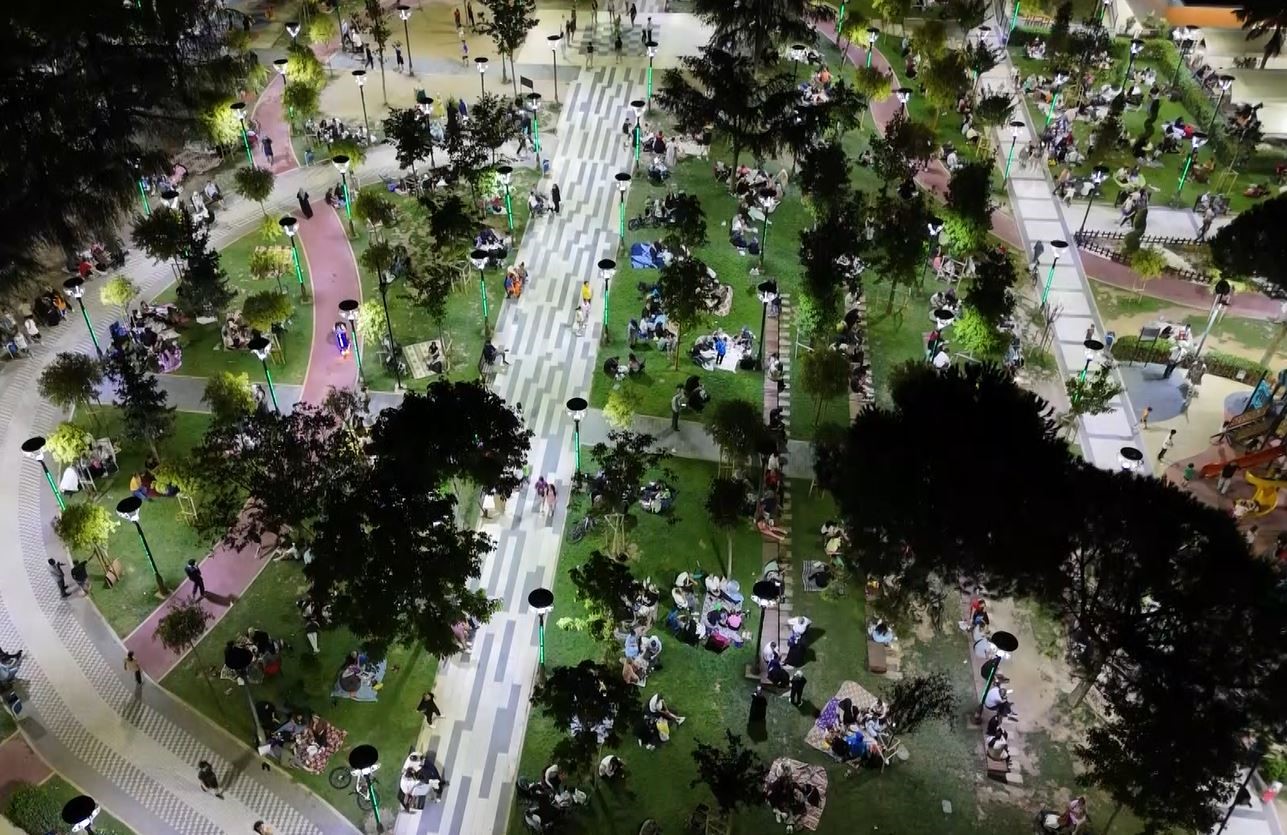 Bahçelievler’de vatandaşlar parklara akın etti 