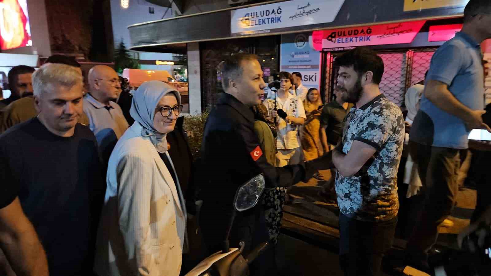 İçişleri Bakanı Ali Yerlikaya 6.1’lik depremin yaşandığı Sındırgıda açıklamalarda bulundu 