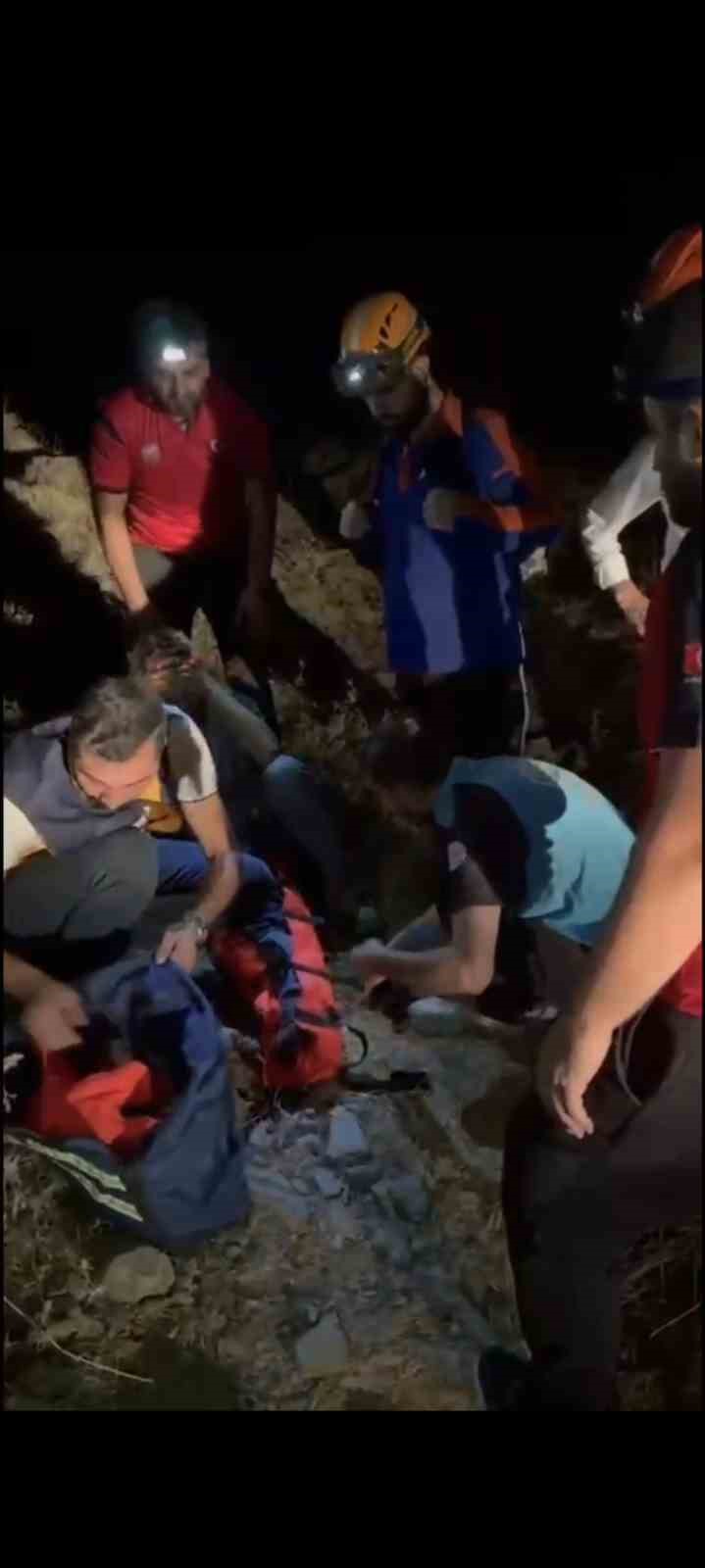 Muş’ta dağlık alanda ayağı kırılan genç kurtarıldı 