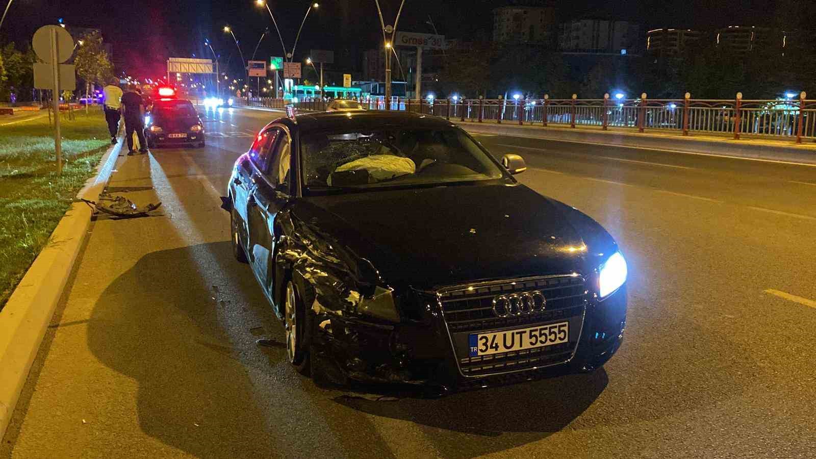 Ters yöne dönmeye çalışan otomobil kazaya neden oldu: 1 yaralı 