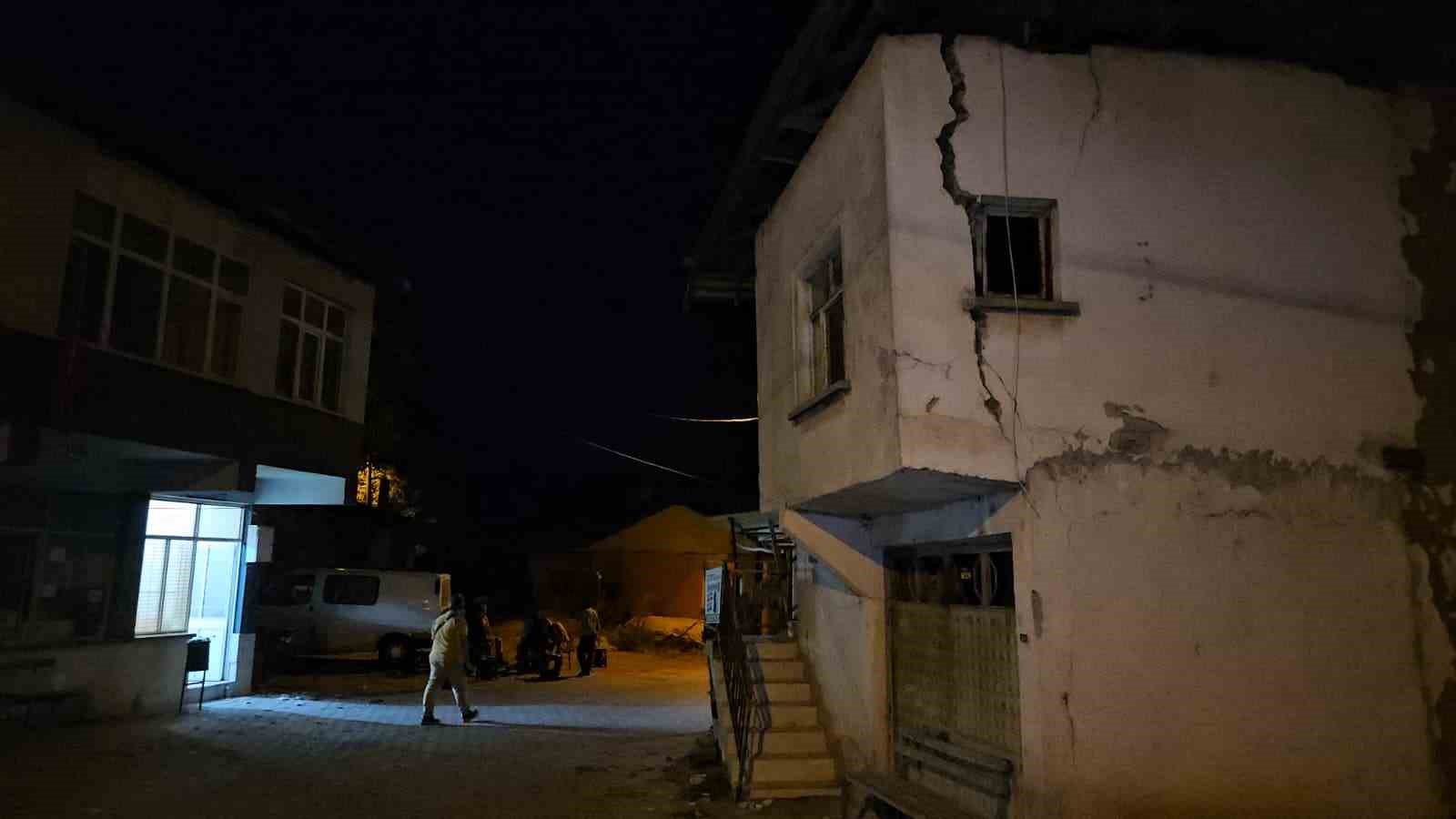 Deprem bölgesinde vatandaşlar o anları anlattı 