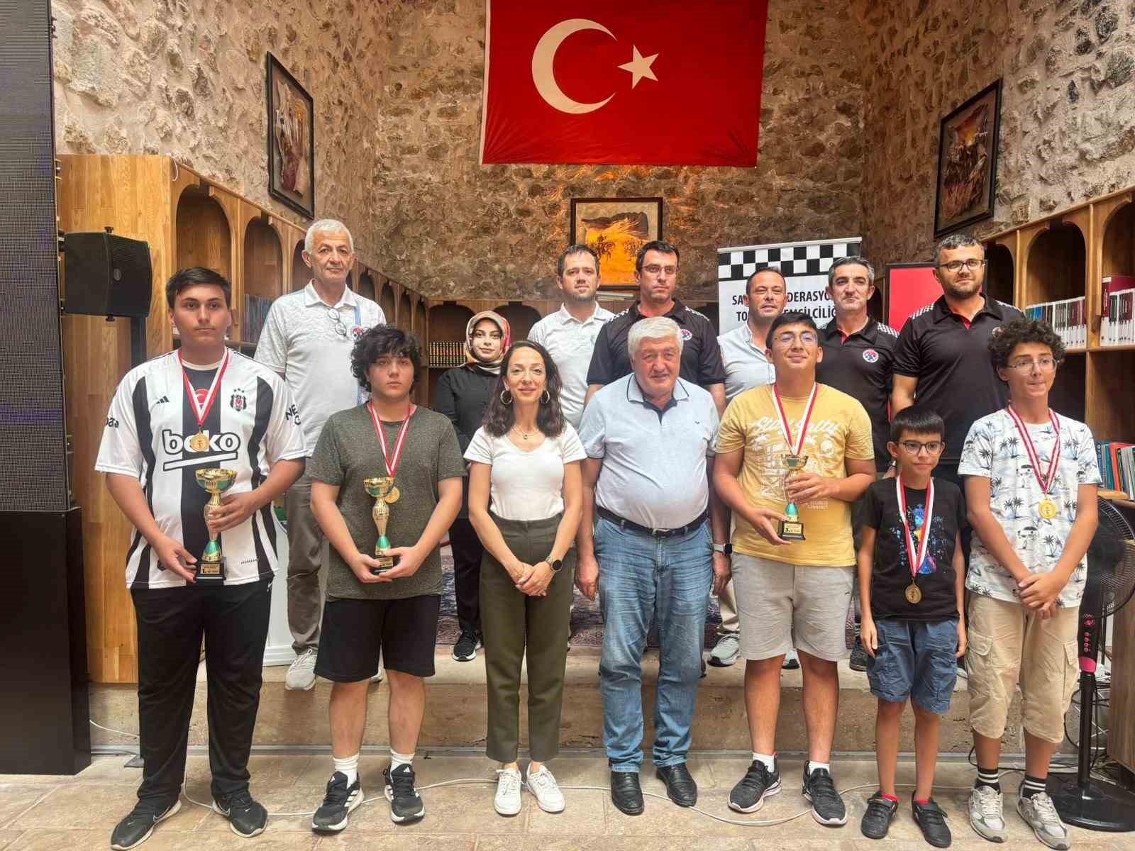 Tokat’ta gençler satrançla strateji ve zekada yarıştı 