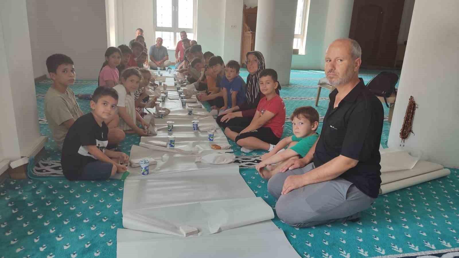Kur’an kursu öğrencileri şehit teğmen için Kur’an-ı Kerim tilaveti yaptı 