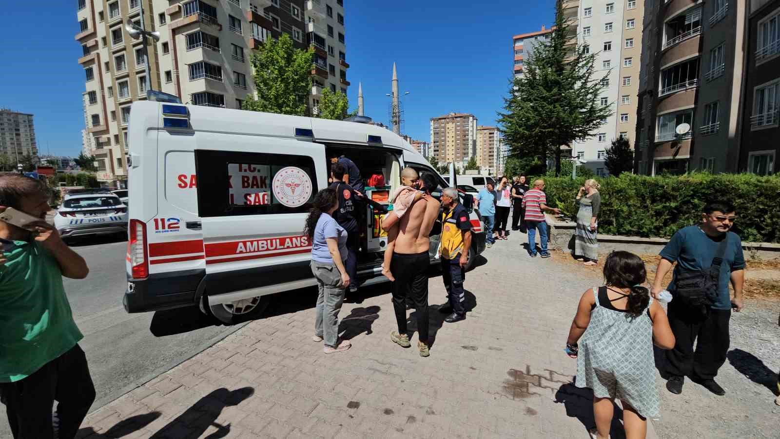 Yangında mahsur kalanlar kurtarılmaya başlandı, çocuklarına kavuşan aileler gözyaşlarına boğuldu 