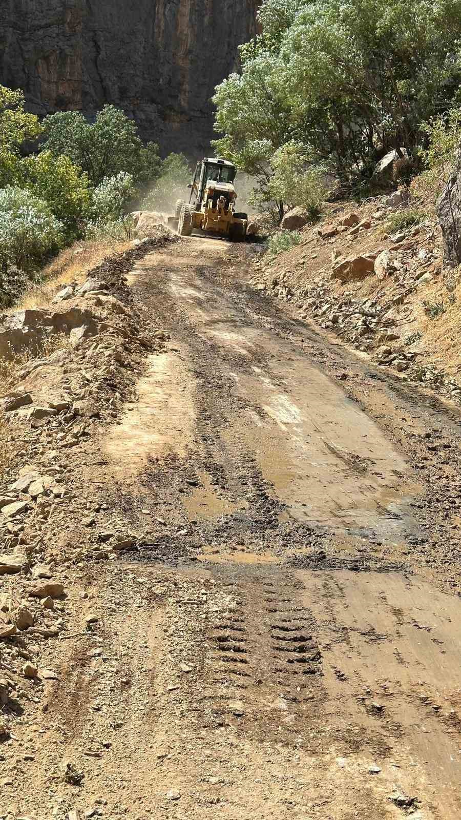 Siirt’te Hizan ve Hesko su hatlarında onarım ve temizlik çalışması 