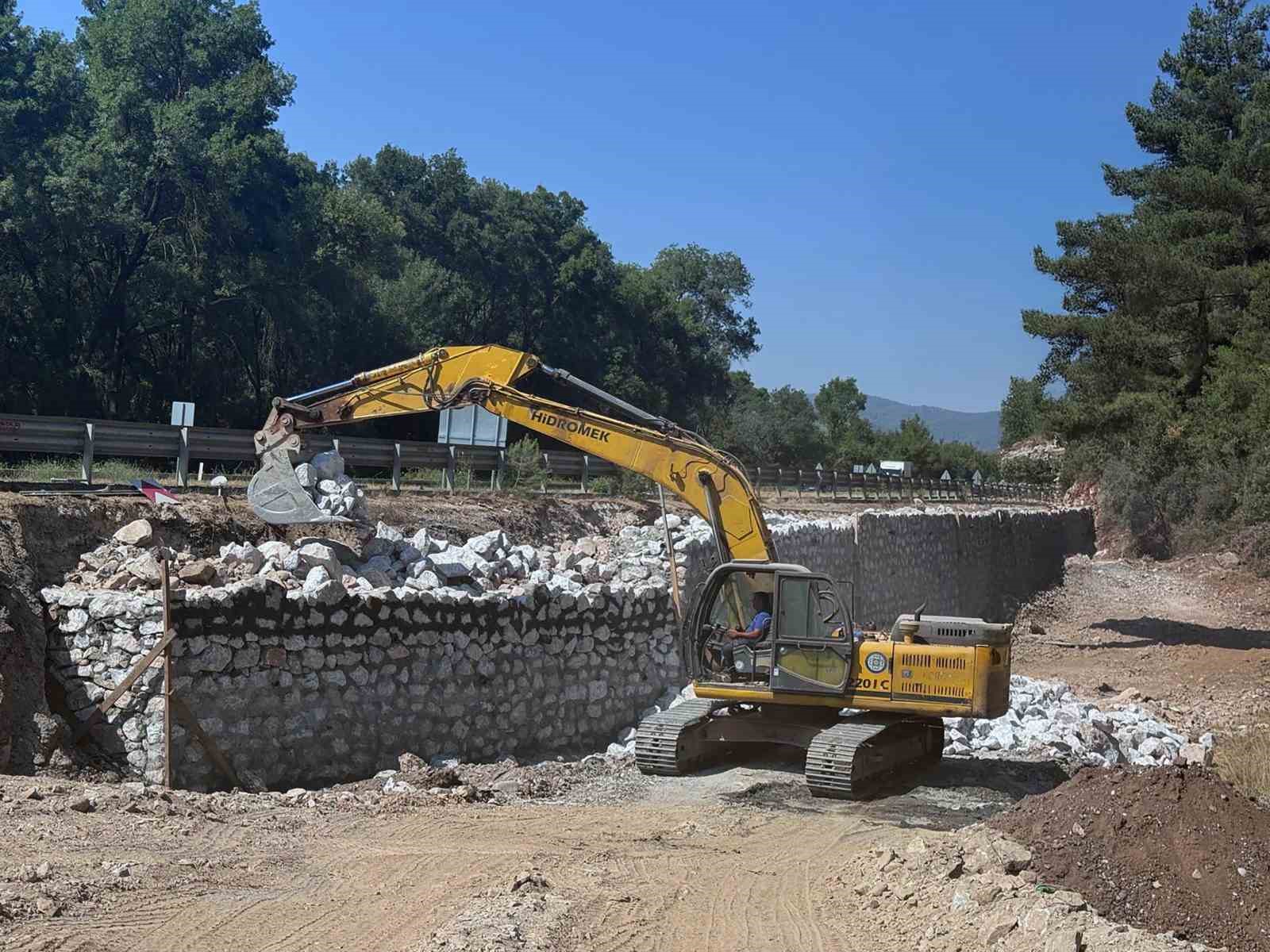 Muğla’da yollar sanat yapılarıyla güçleniyor