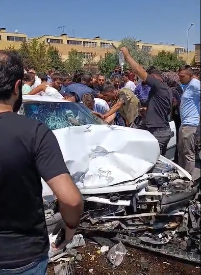 Ahlat’ta 3 aracın karıştığı kazada 8 kişi yaralandı 