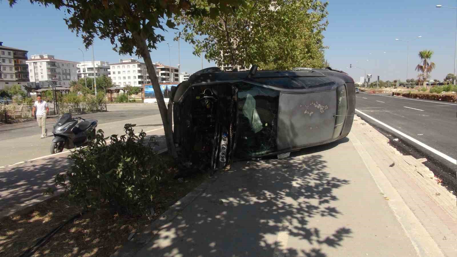 Kilis’te iki otomobil çarpıştı: 2 yaralı 