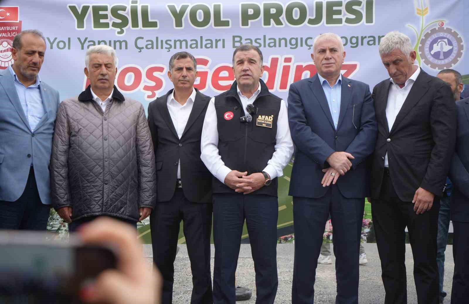 Yeşil Yol Projesi kapsamında çalışmalar başladı: Bayburt’u Uzungöl’e bağlayacak yola asfalt seriliyor 