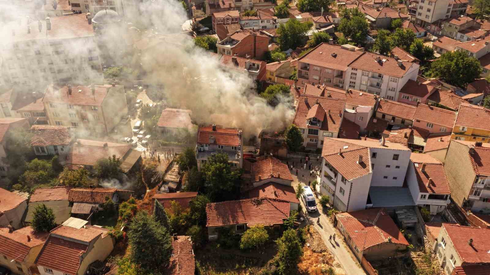 Bozüyük’te müstakil evde çıkan yangın ekipler tarafından söndürüldü 