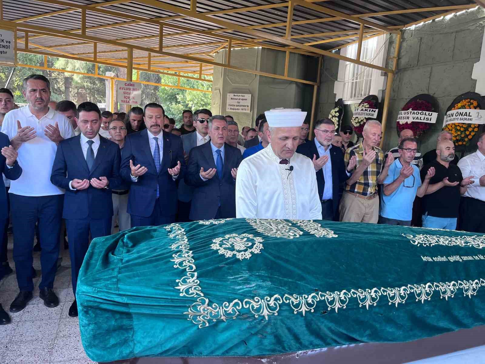 Balıkesir’deki depremde hayatını kaybeden vatandaş son yolculuğuna uğurlandı 