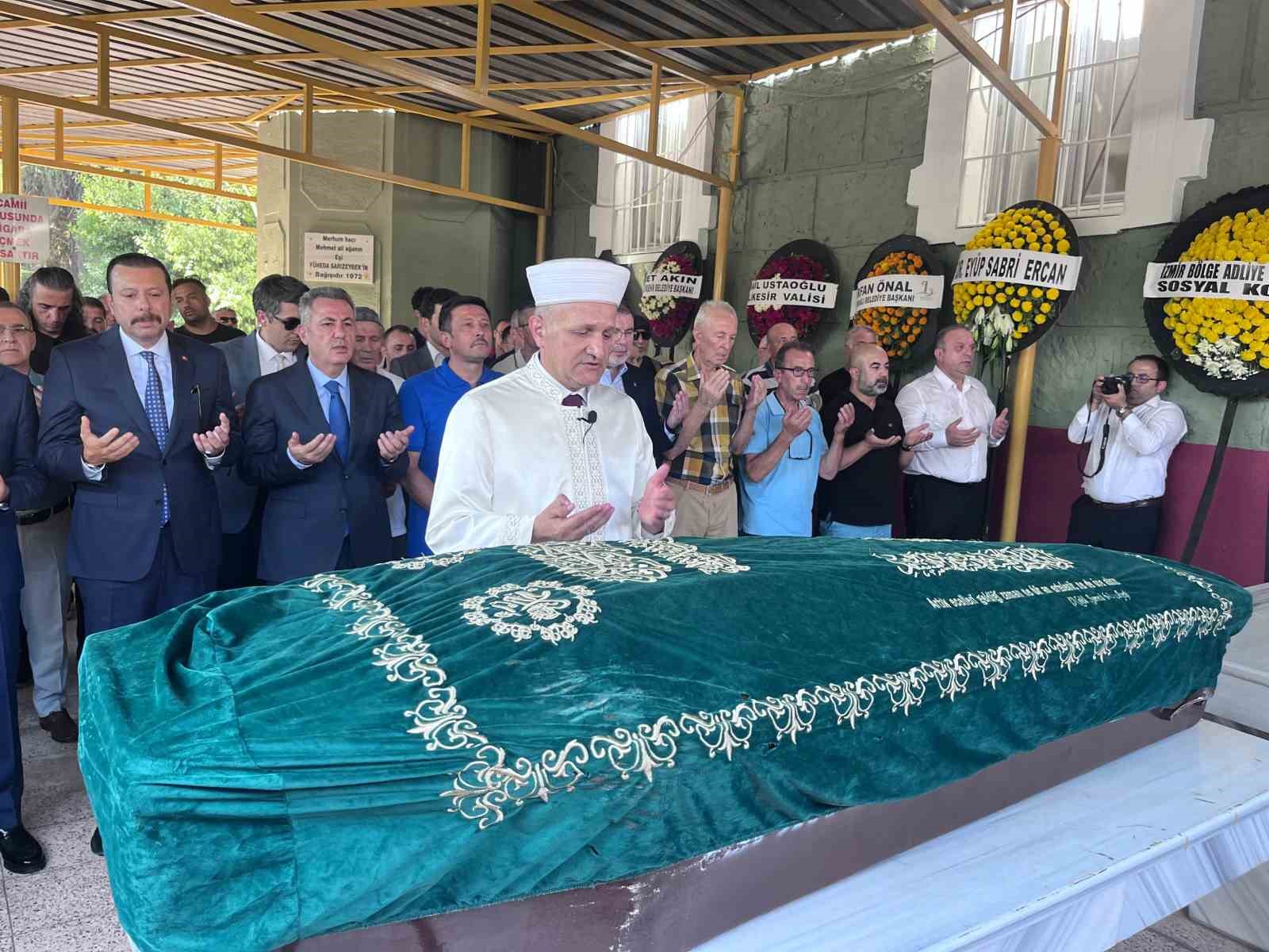 Balıkesir’deki depremde hayatını kaybeden vatandaş son yolculuğuna uğurlandı 