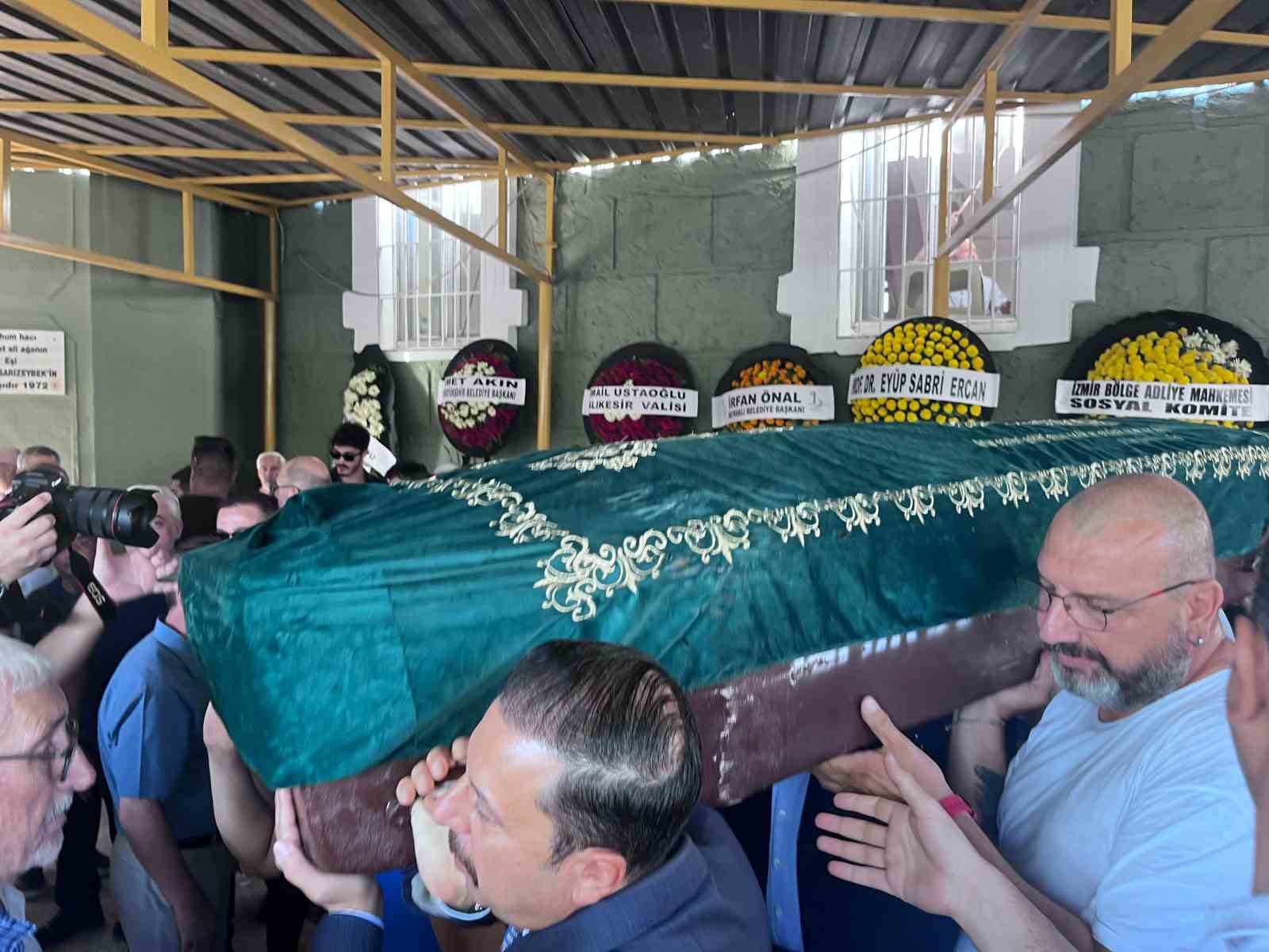 Balıkesir’deki depremde hayatını kaybeden vatandaş son yolculuğuna uğurlandı 
