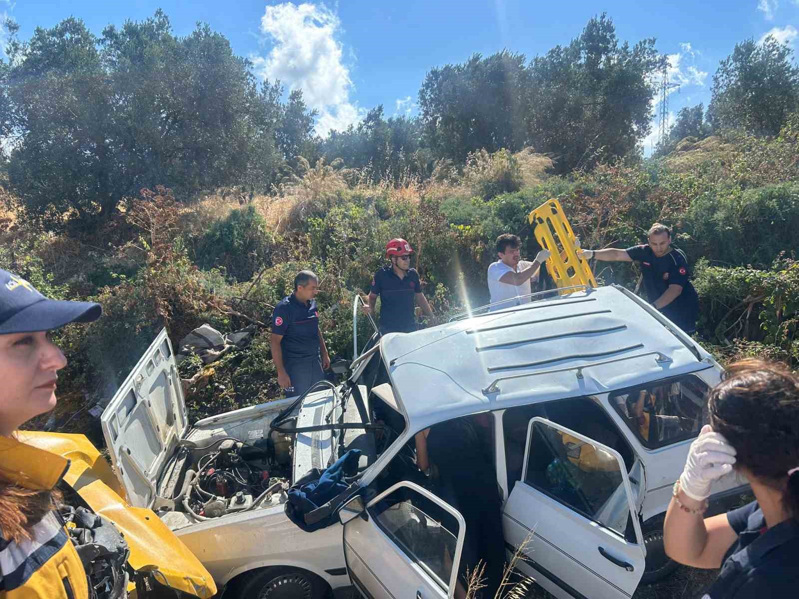 Balıkesir’de ticari taksi otomobille kafa kafaya çarpıştı: 4 yaralı 