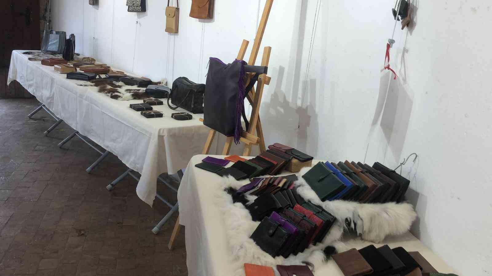 Datça’ya yerleşti, deriden sanata uzanan yolculuğa çıktı 