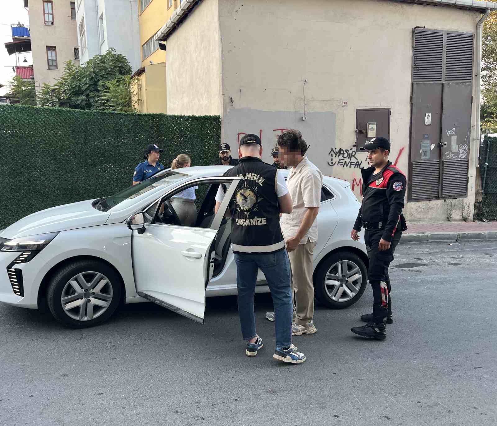 İstanbul Emniyet Müdürü Yıldız, Fatih’te asayiş uygulamasını denetledi 