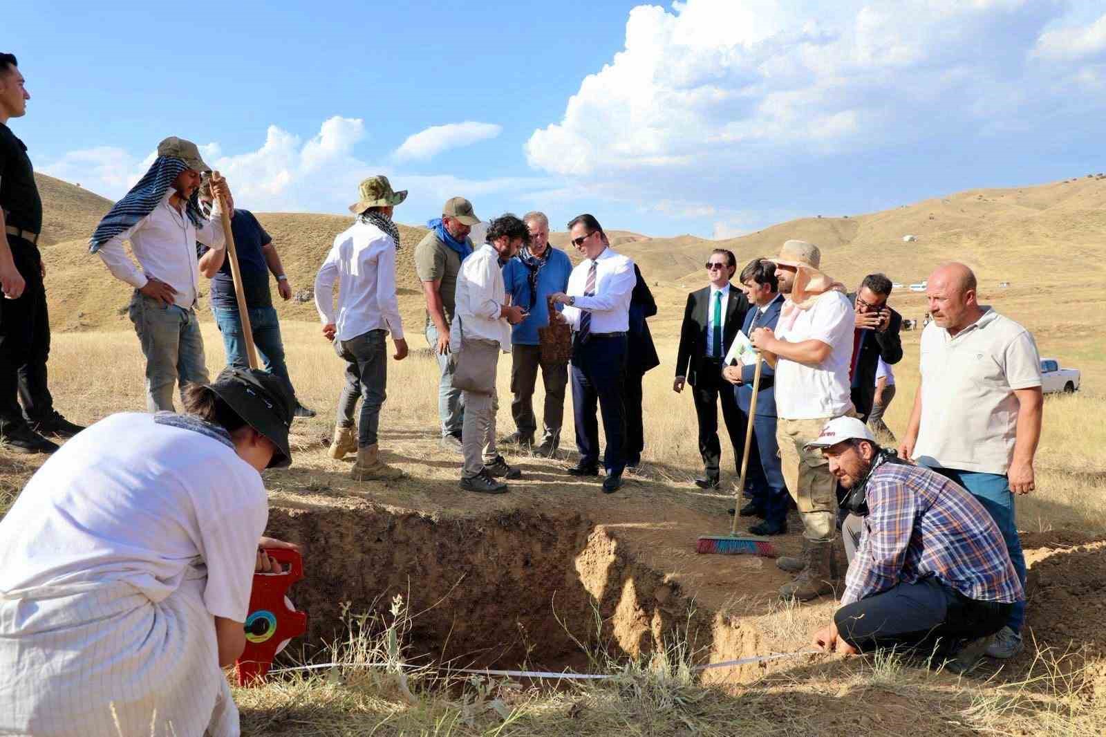 Vali Karakaya, Karçınbaşı kazı alanında incelemelerde bulundu
