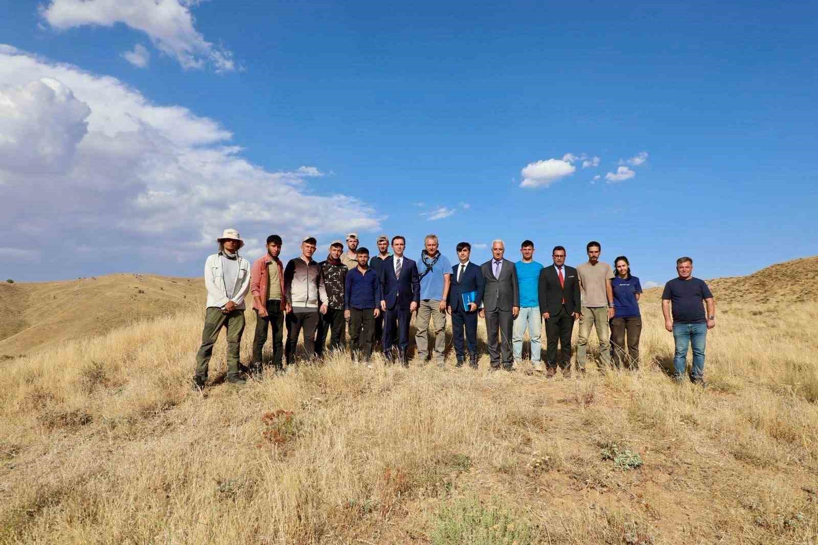 Vali Karakaya, Karçınbaşı kazı alanında incelemelerde bulundu 