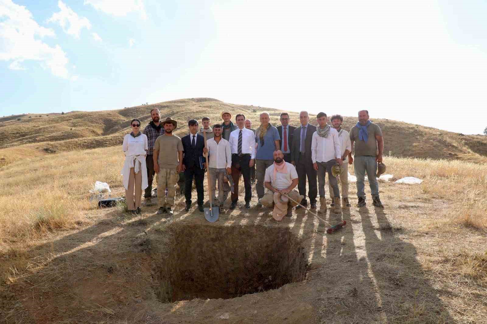 Vali Karakaya, Karçınbaşı kazı alanında incelemelerde bulundu 