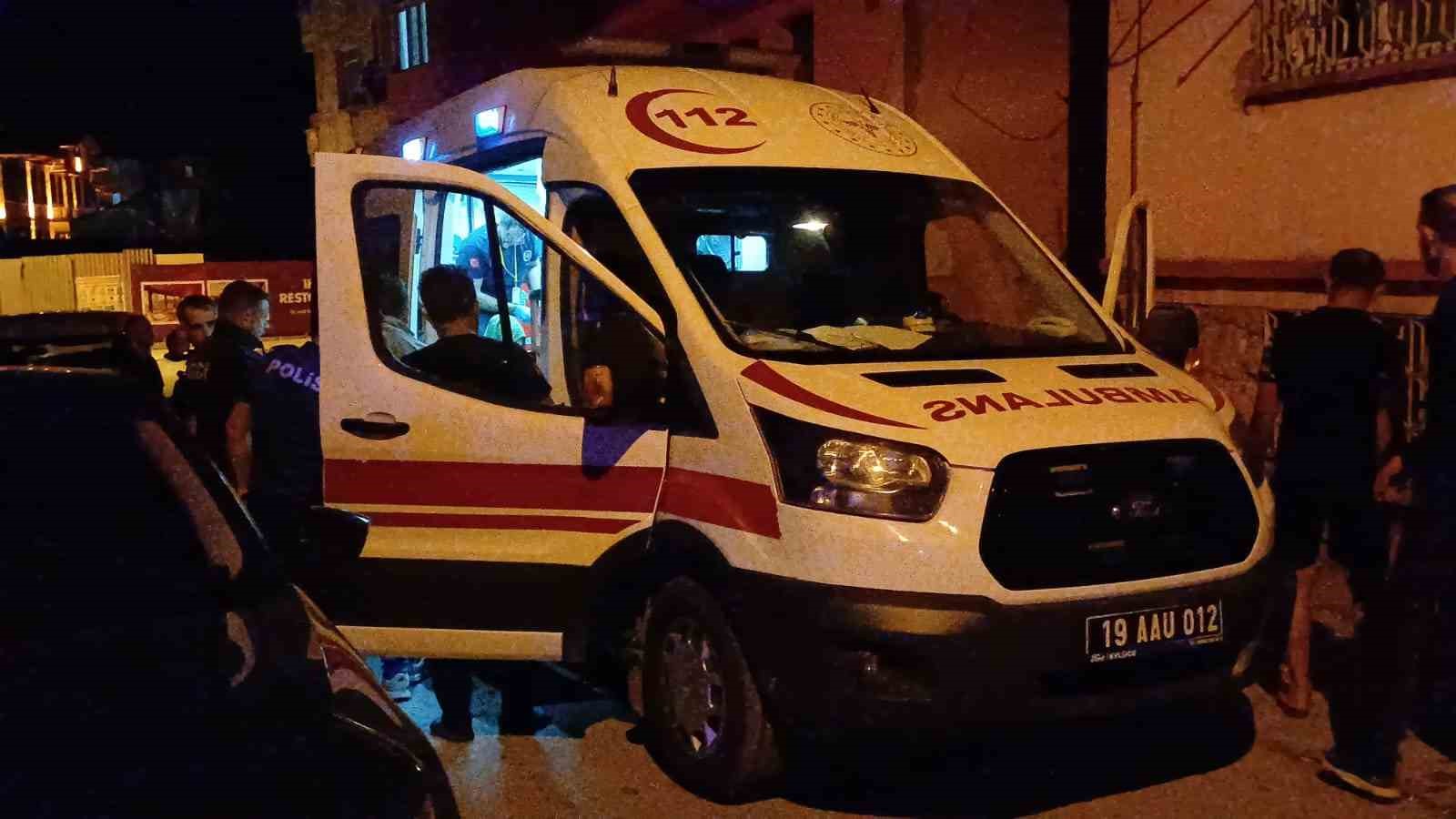 Çorum’da sokak ortasında silahlı saldırıya uğrayan adam bacağından yaralandı 
