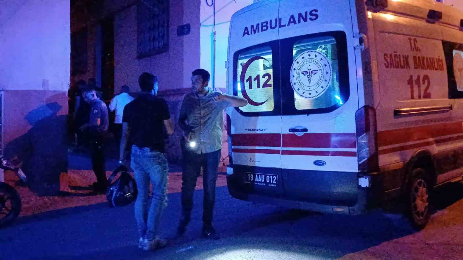 Çorum’da sokak ortasında silahlı saldırıya uğrayan adam bacağından yaralandı 