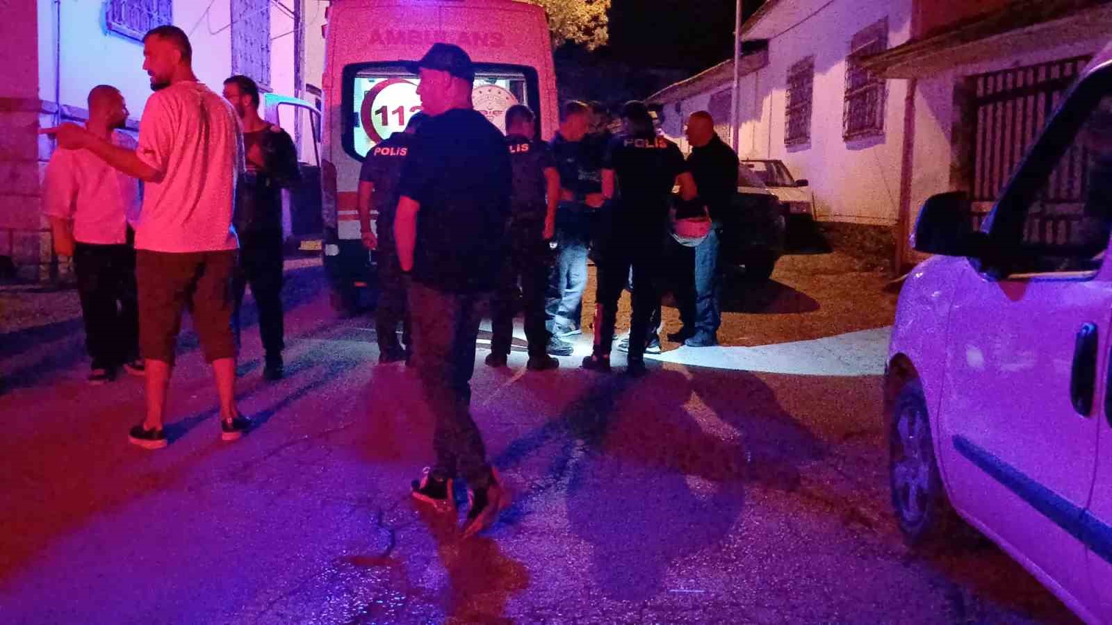 Çorum’da sokak ortasında silahlı saldırıya uğrayan adam bacağından yaralandı 