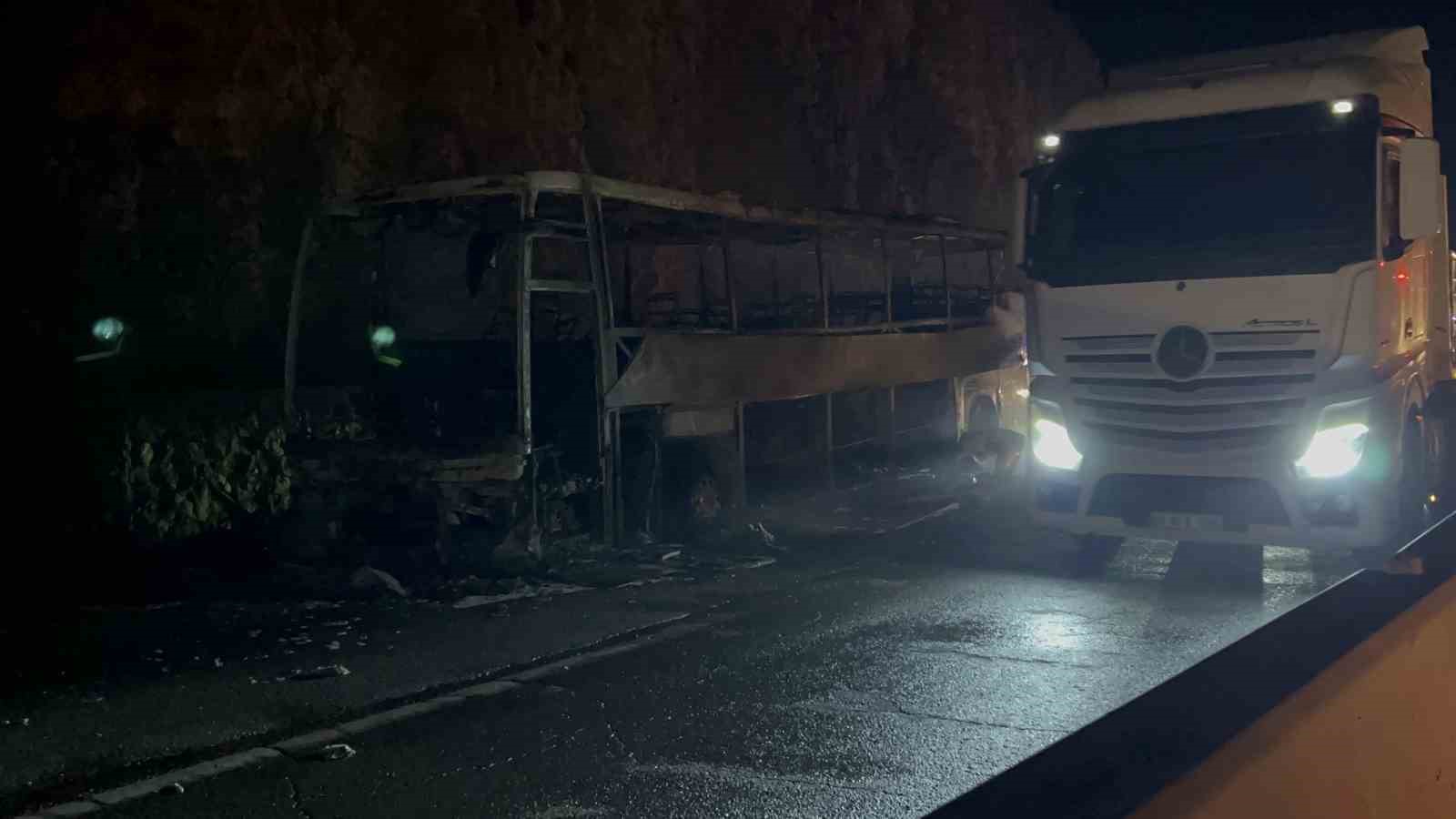 Alevlere teslim olan yolcu otobüsünde korku dolu anlar 
