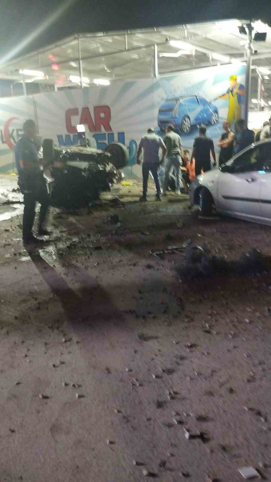 Ankara’da kontrolden çıkan otomobil oto yıkamacıya uçtu: 3 yaralı 