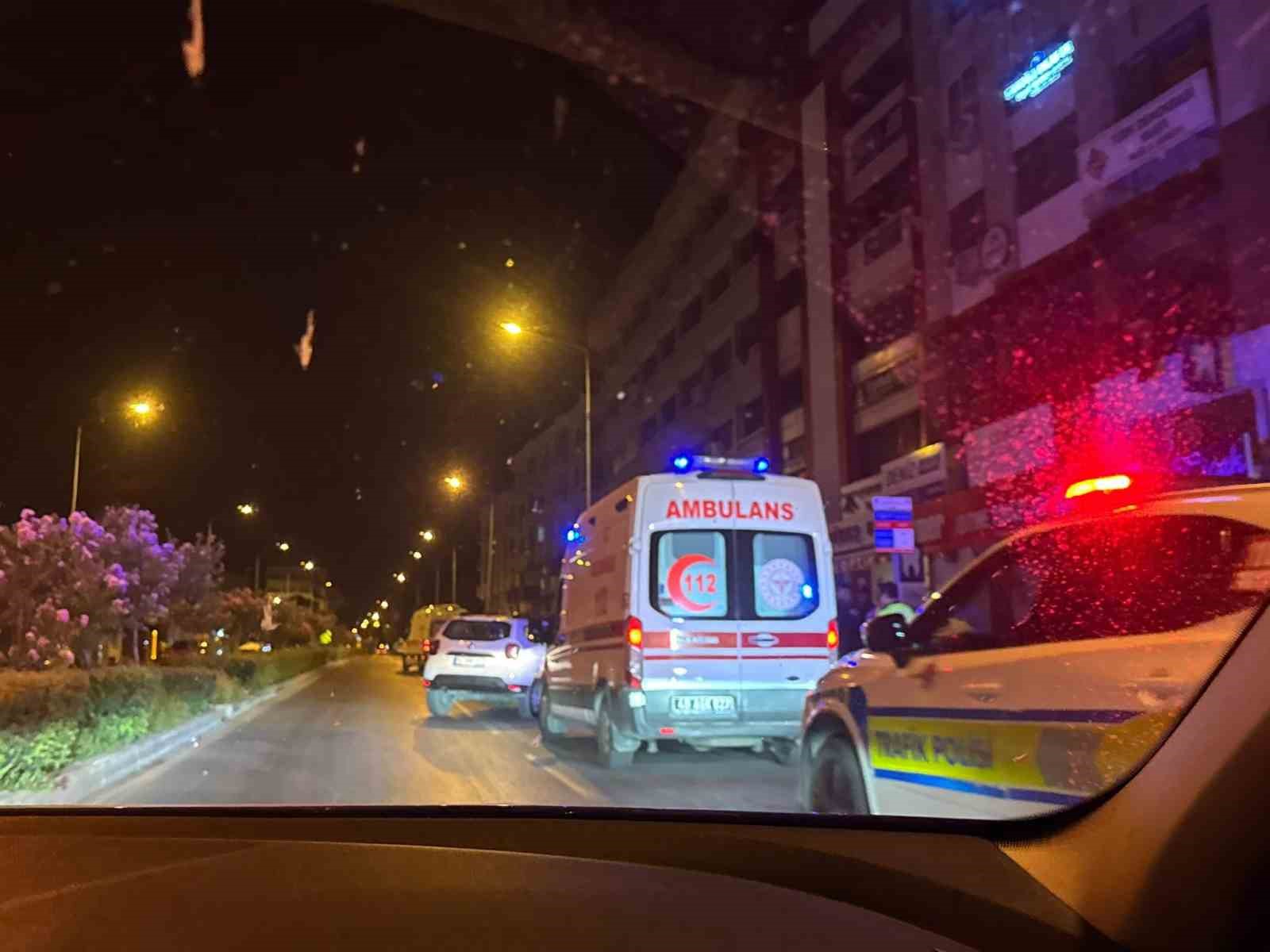 Menteşe’de park halindeki araca çarptı: 2 yaralı