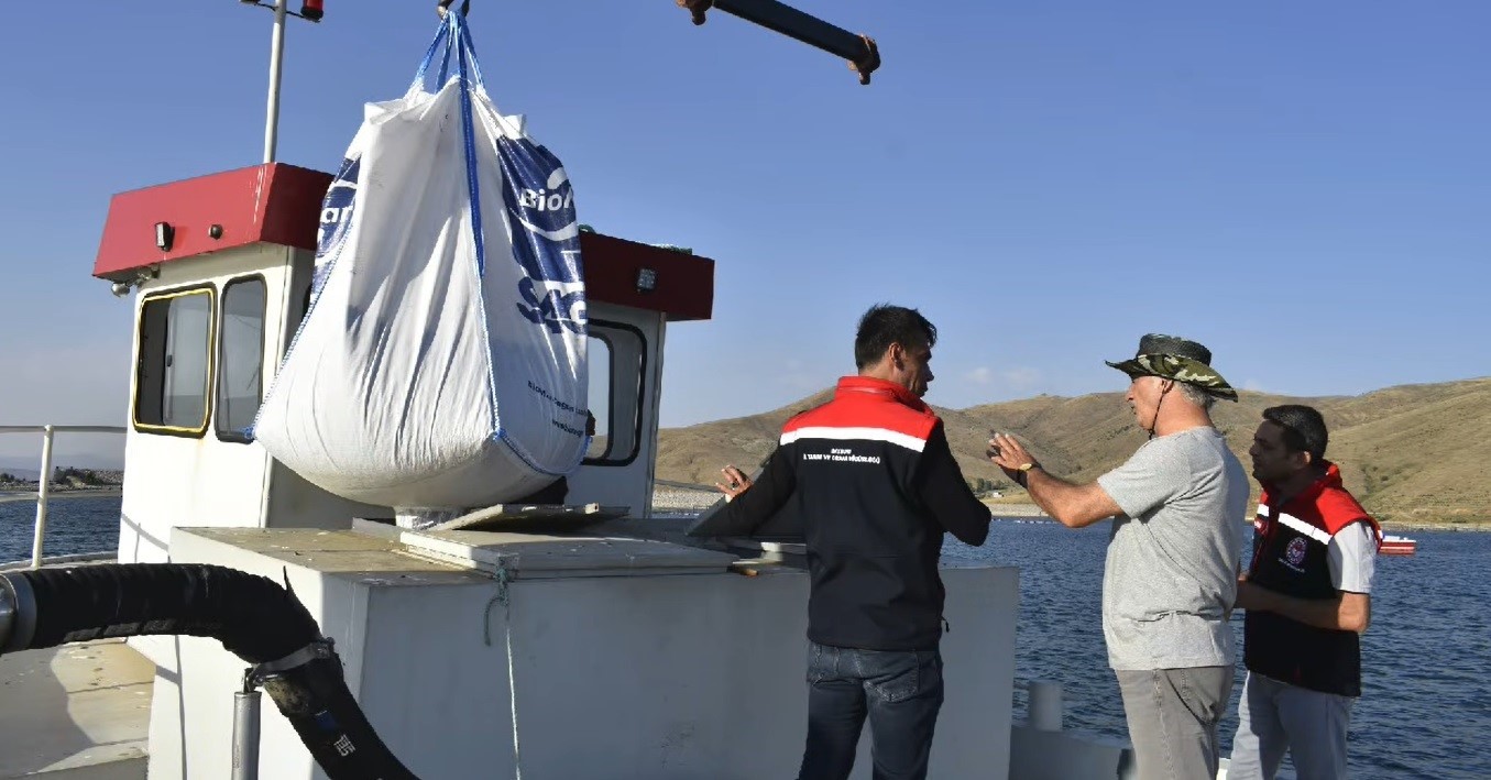 Bayburt’ta alabalık işletmesinde üretim yerinde incelendi 