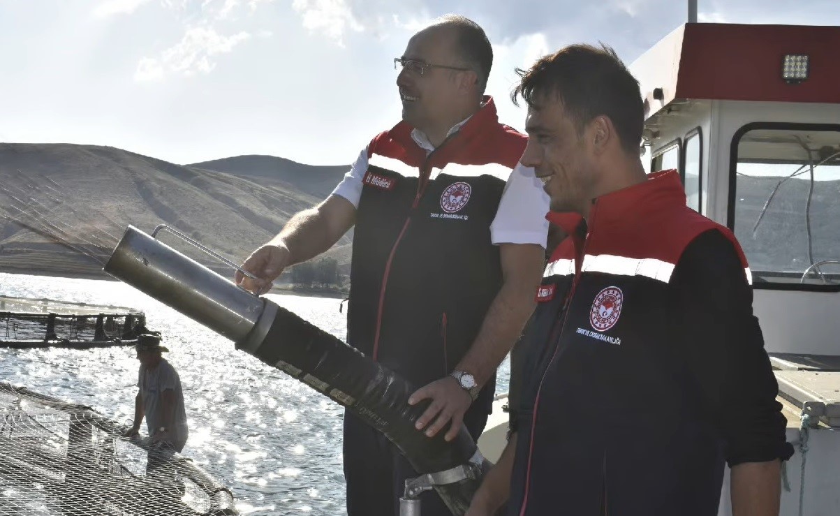 Bayburt’ta alabalık işletmesinde üretim yerinde incelendi 
