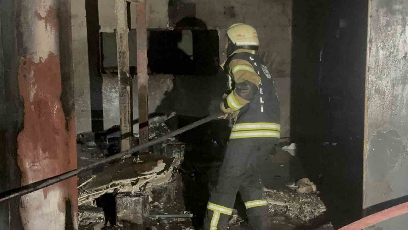 Yangında mermerit atölyesi kullanılamaz hale geldi 