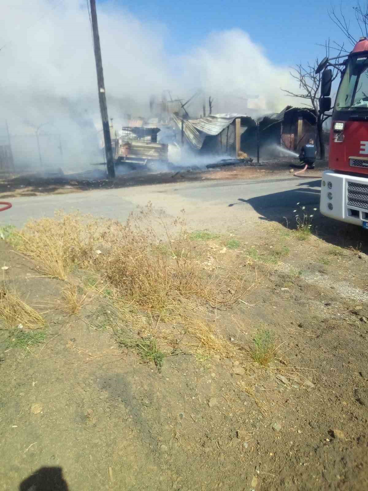 Tekirdağ’da çiftlik deposu alev alev yandı 