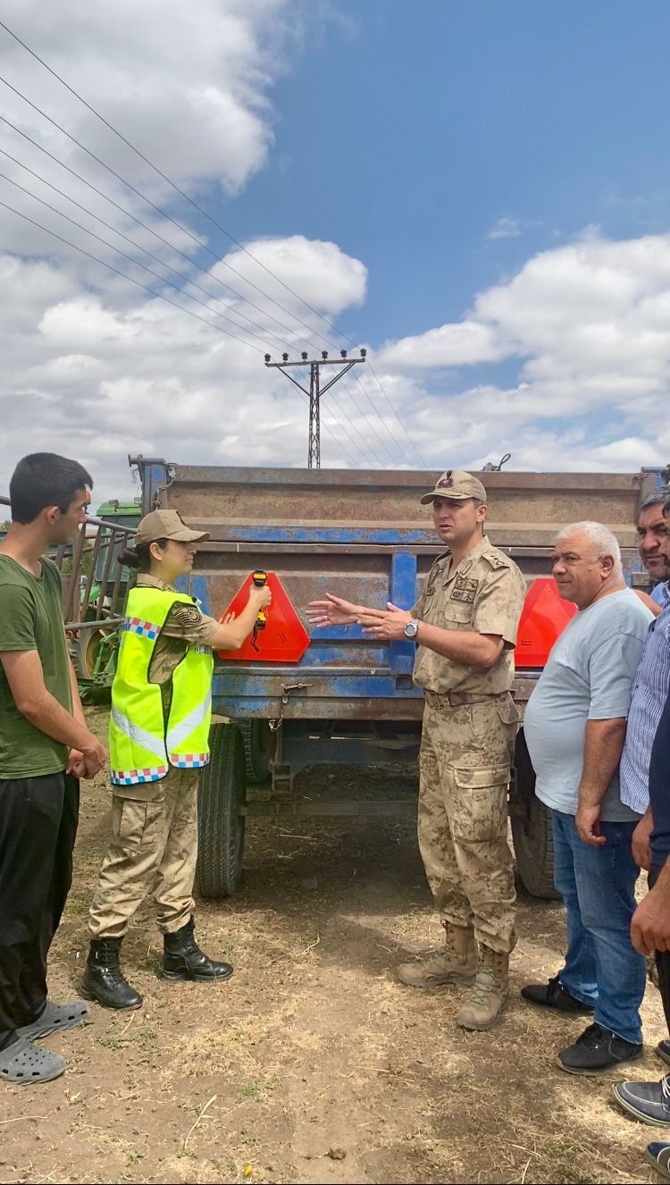 Arpaçay’da jandarma çiftçileri bilgilendirdi 