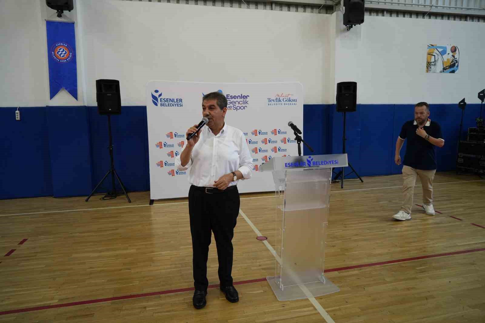 Esenlerde Yaz okulu öğrencilerine kapanış töreni düzenlendi 