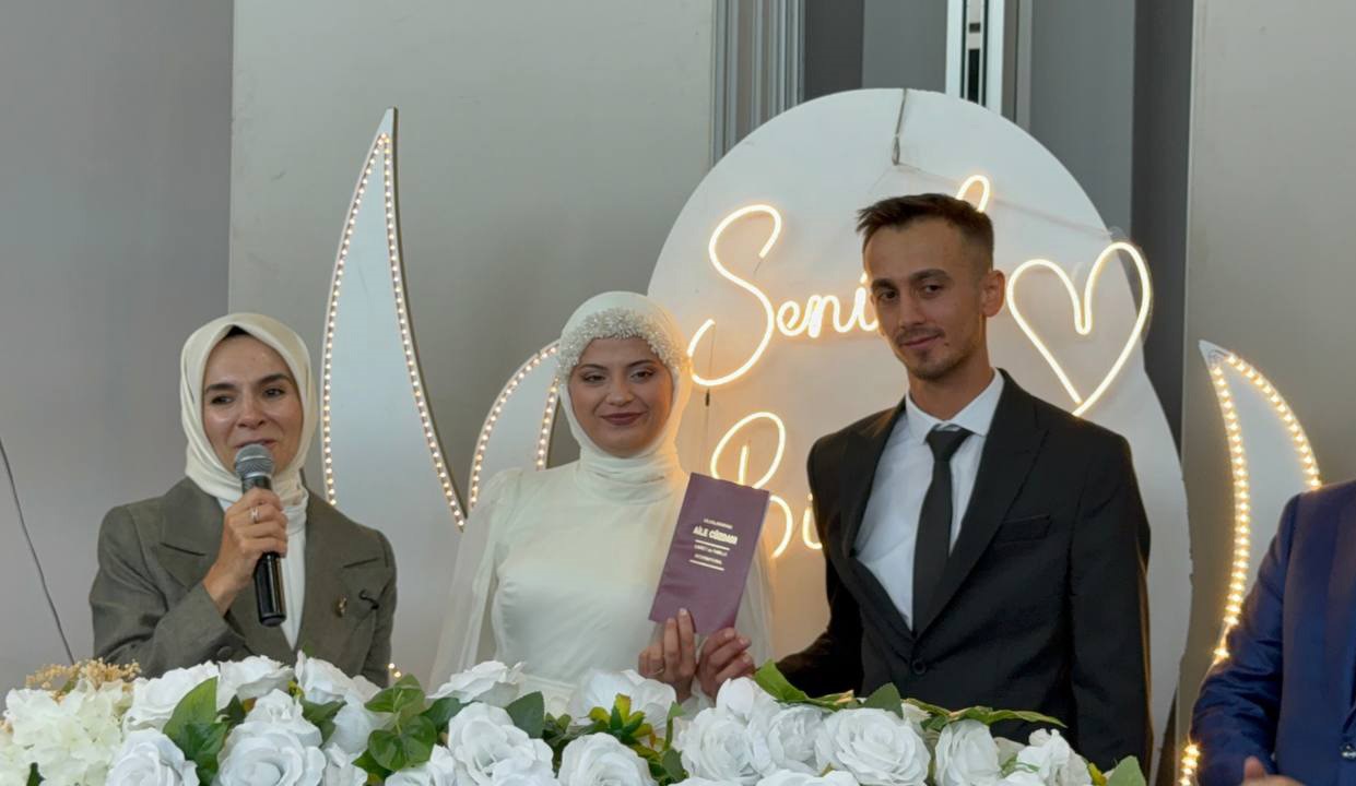 Bakan Göktaş, Karabük’te gençlerin nikah şahidi oldu 