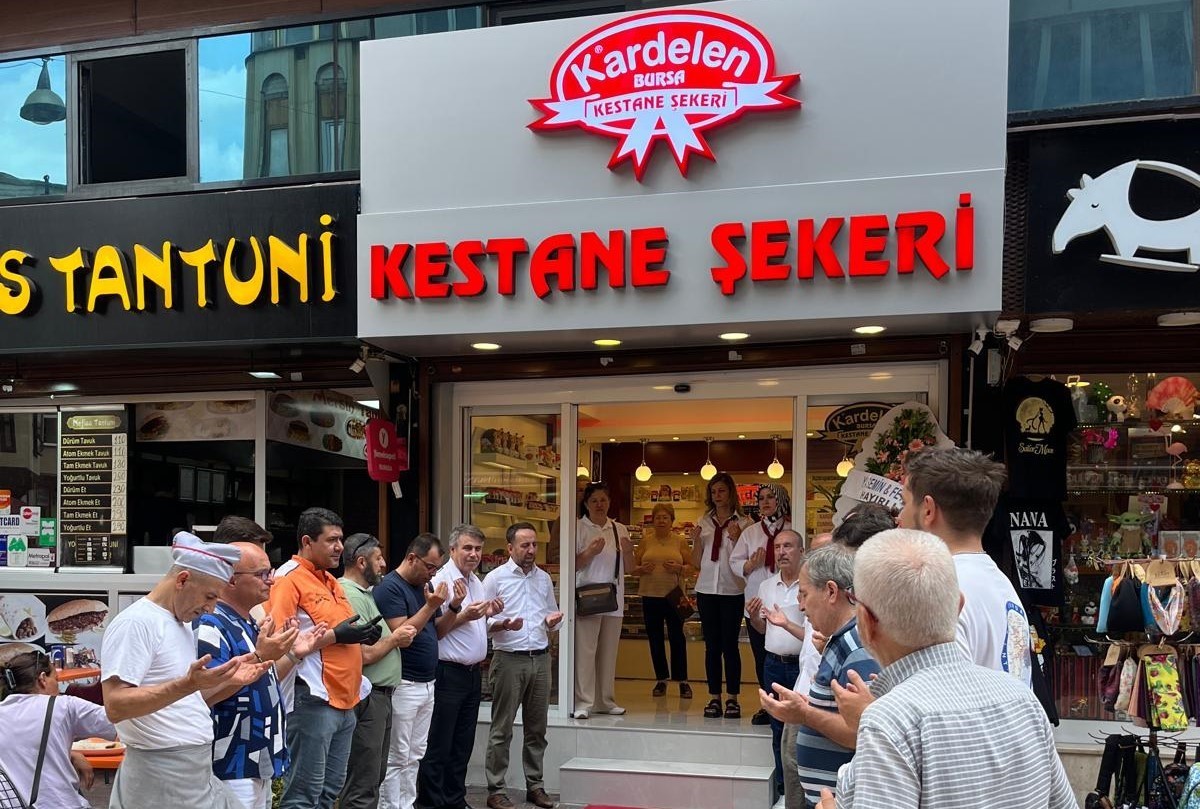 Kardelen kestane şekeri şimdi de ünlü cadde’de 