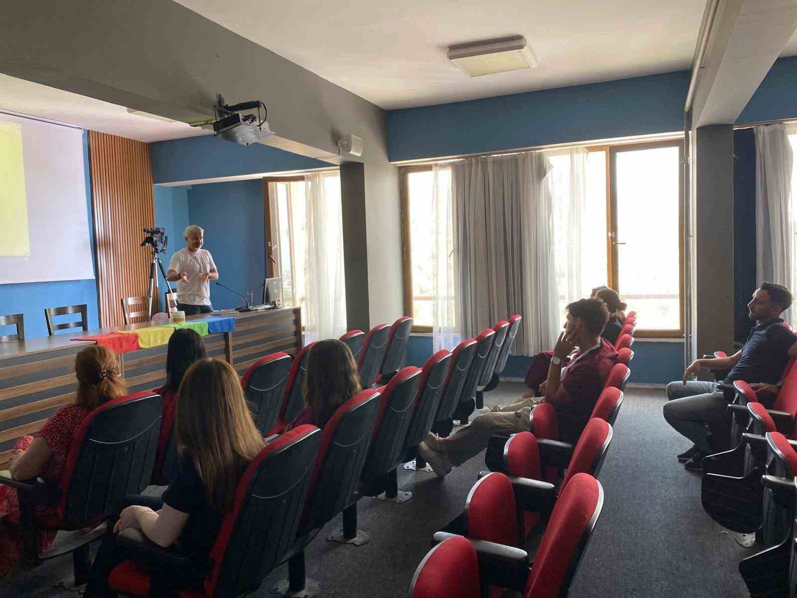 Hastane personeline hijyen ve güvenlik eğitimi verildi 