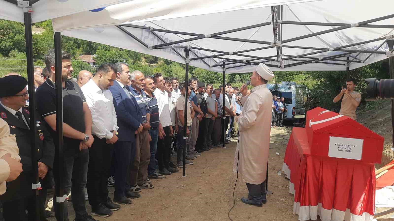 Trafik kazasında ölen uzman çavuş, memleketinde toprağa verildi 